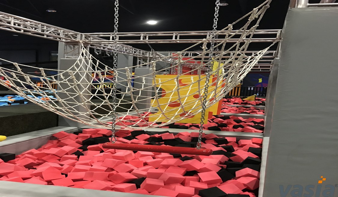 ¿Cómo se desarrollaron SlamBall o Basketball Slam en el parque cubierto de trampolines?